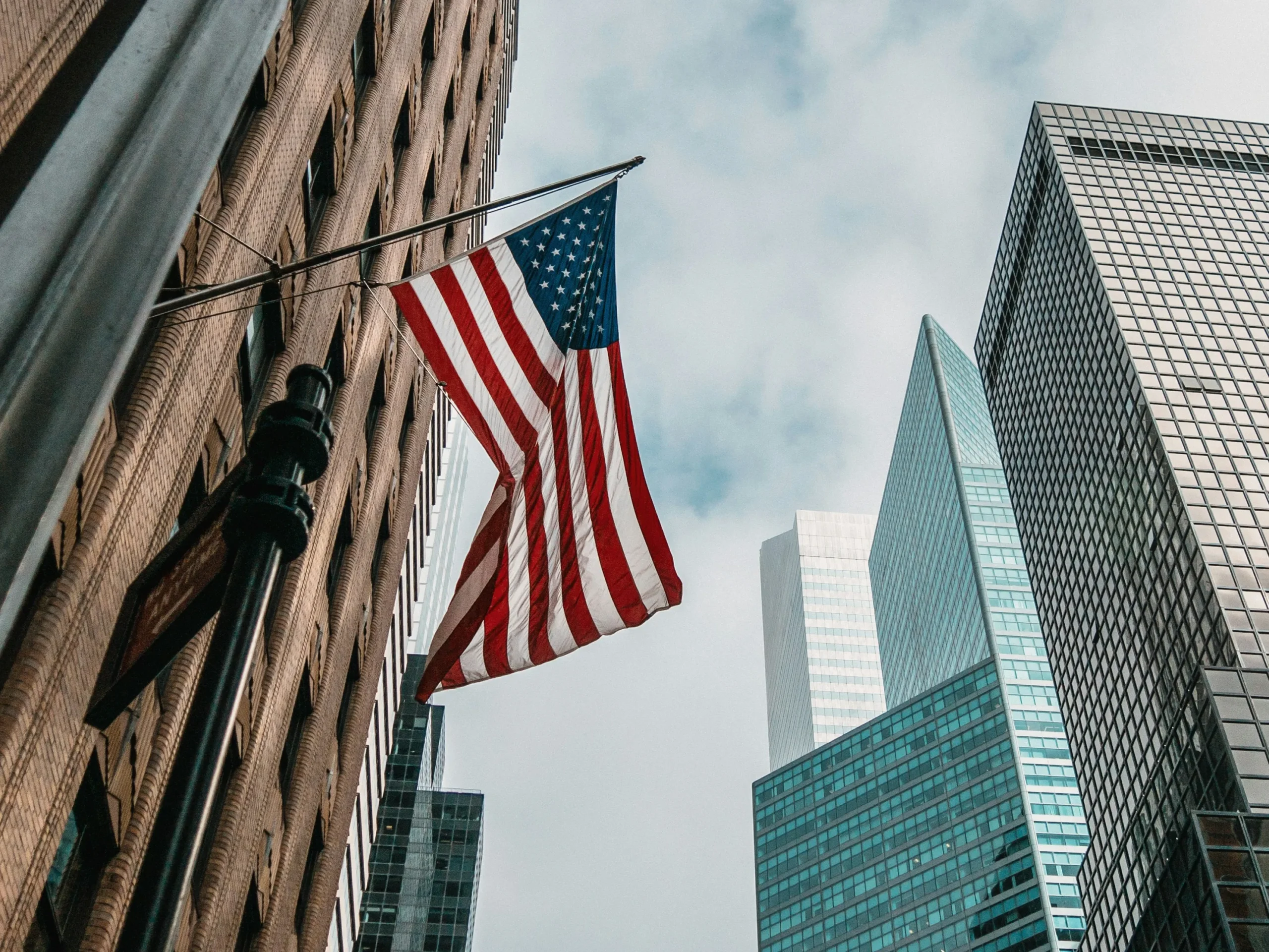 Mapa corporativo global con enfoque en conexiones offshore, simbolizando expansión patrimonial internacional.